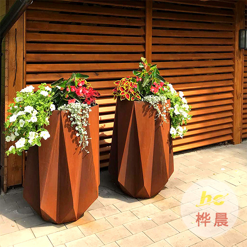 組合玻璃鋼花盆裝扮遼寧大連高檔寫(xiě)字樓優(yōu)雅環(huán)境